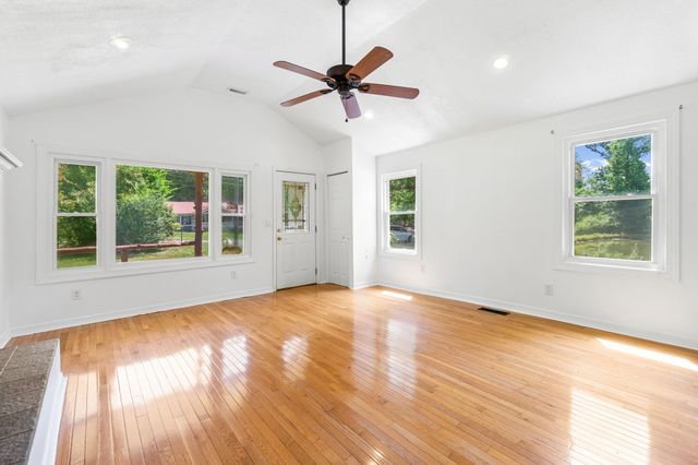 56 Elm Ln, Sparta, TN 38583