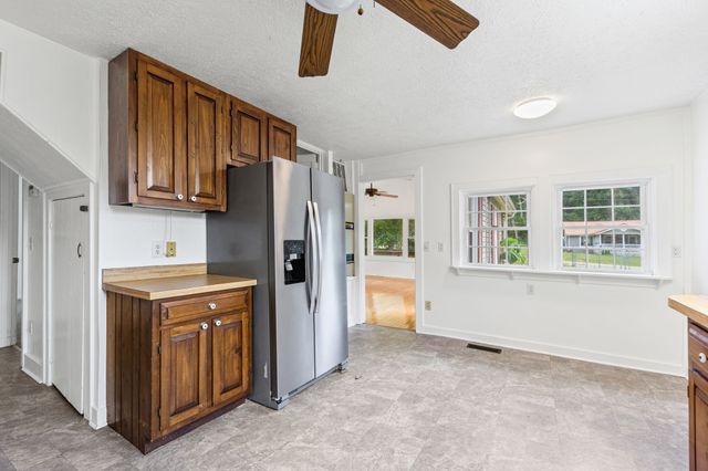 56 Elm Ln, Sparta, TN 38583