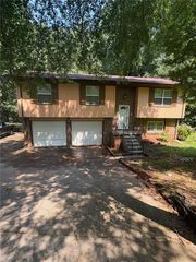2101 NEWGATE Drive, Decatur, GA 30035