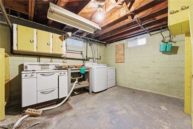 3411 Sweitzer Street NW, Uniontown, OH 44685