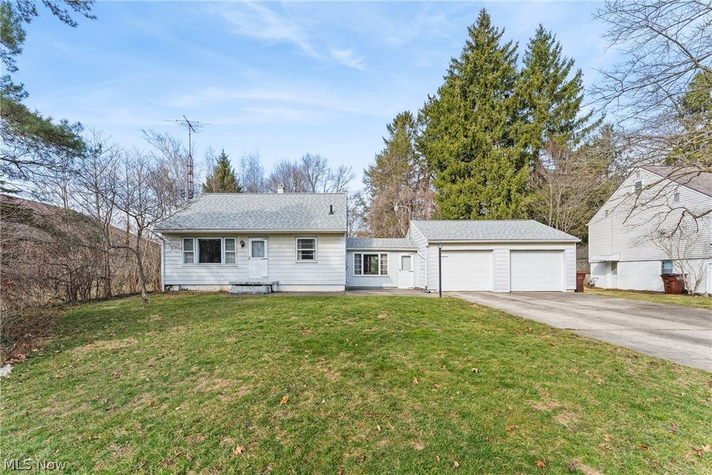 3411 Sweitzer Street NW, Uniontown, OH 44685