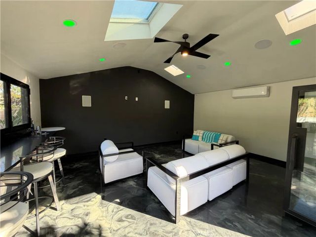 14933 Genoa, Fontana, CA 92336
