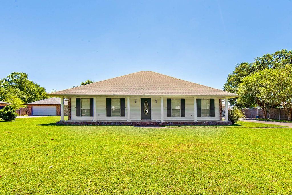 119 Norwich Dr, Houma, LA 70360