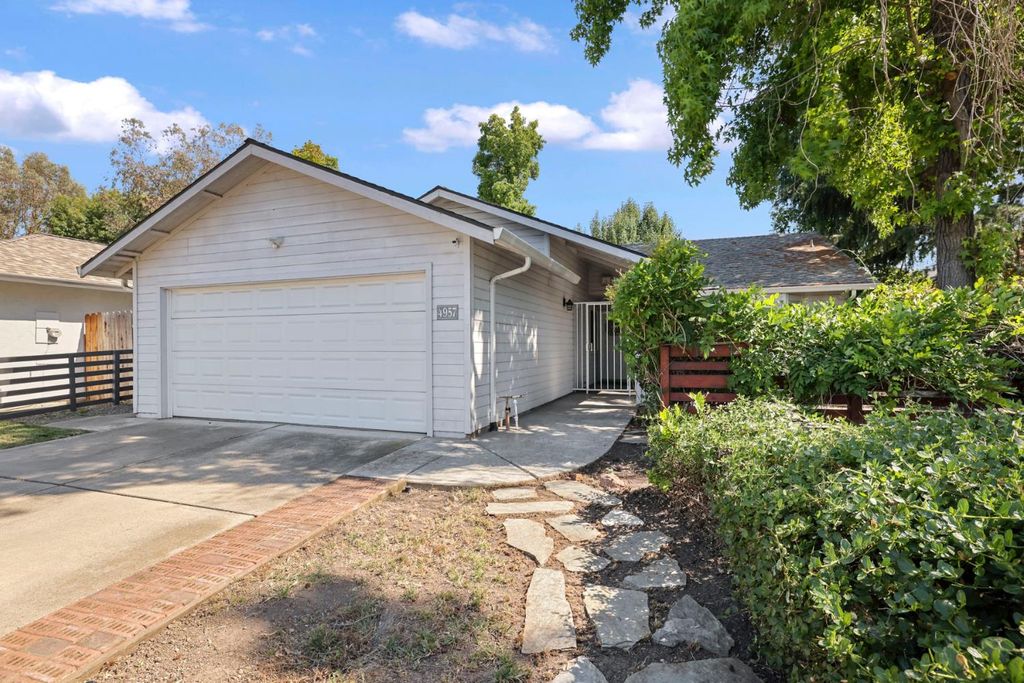 4957 Moss Creek Cir, Stockton, CA 95219