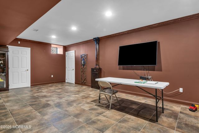 60 Yellow Meetinghouse Road, Cream Ridge, NJ 08514