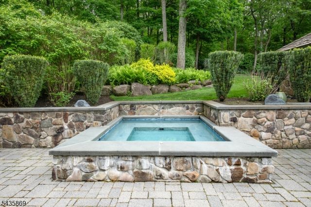 19 Cliffside Way, Boonton Twp., NJ 07005