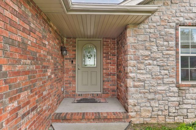 3582 N Thistlewood Court, Springfield, MO 65803