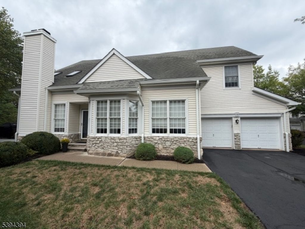 58 Westgate Dr, Clinton Twp., NJ 08801