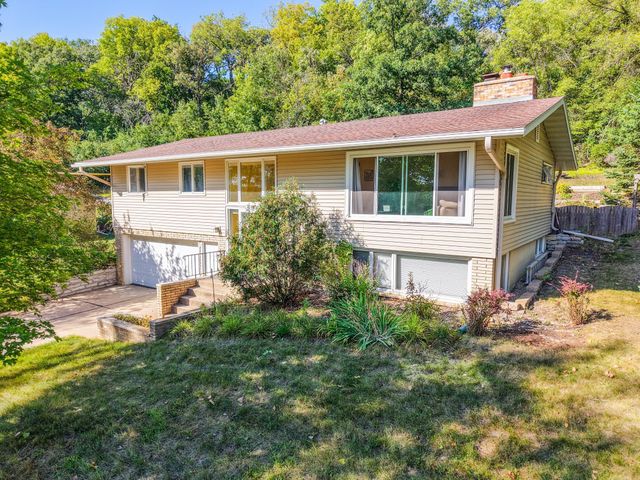 359 Riverview Heights Drive NE, Rochester, MN 55906