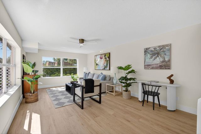 3103 Kingston Court, West Palm Beach, FL 33409