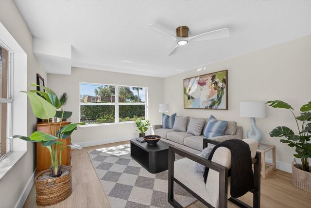 3103 Kingston Court, West Palm Beach, FL 33409