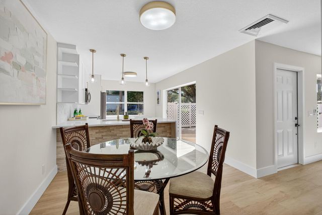 3103 Kingston Court, West Palm Beach, FL 33409