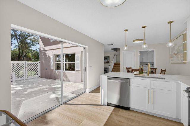 3103 Kingston Court, West Palm Beach, FL 33409