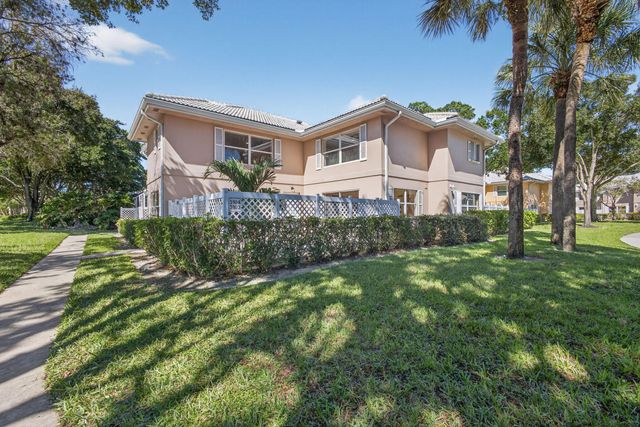 3103 Kingston Court, West Palm Beach, FL 33409