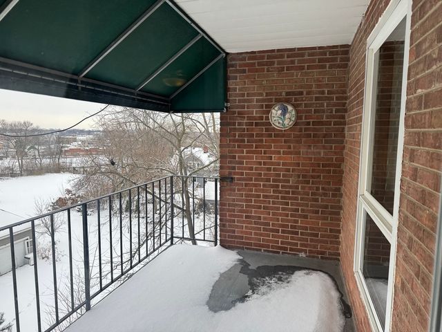 450 W Downer Place 4C, Aurora, IL 60506