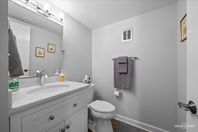 450 W Downer Place 4C, Aurora, IL 60506