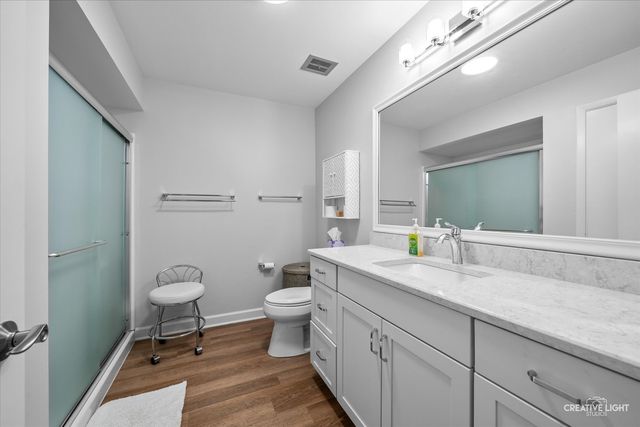450 W Downer Place 4C, Aurora, IL 60506