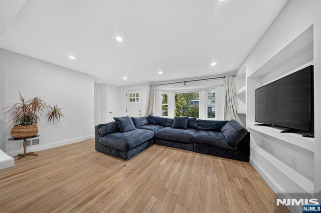 10 Sunnyside Road, West Orange, NJ 07052