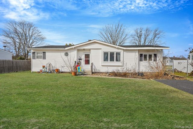 35 Betsy Drive, West Sayville, NY 11796