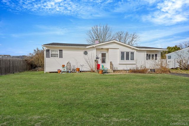 35 Betsy Drive, West Sayville, NY 11796