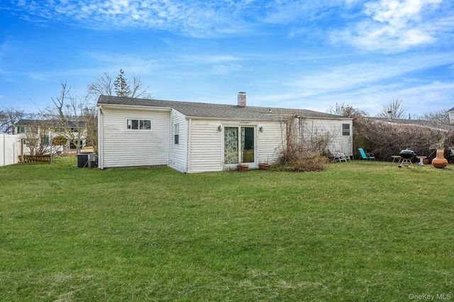 35 Betsy Drive, West Sayville, NY 11796
