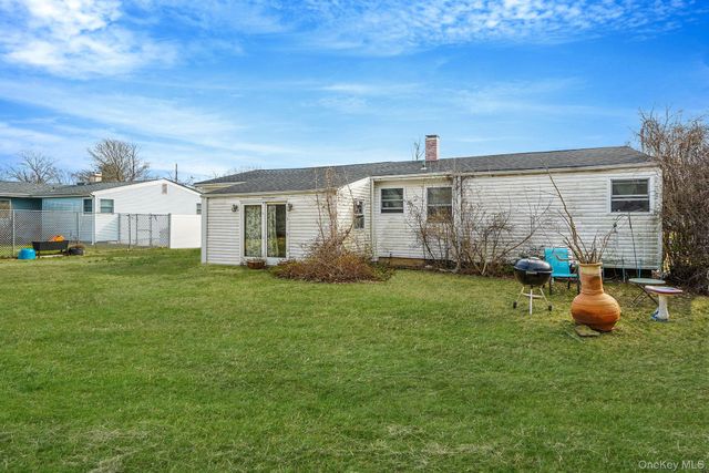 35 Betsy Drive, West Sayville, NY 11796
