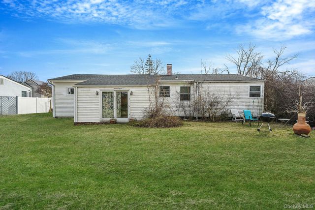 35 Betsy Drive, West Sayville, NY 11796