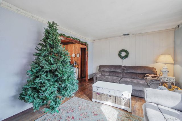 35 Betsy Drive, West Sayville, NY 11796