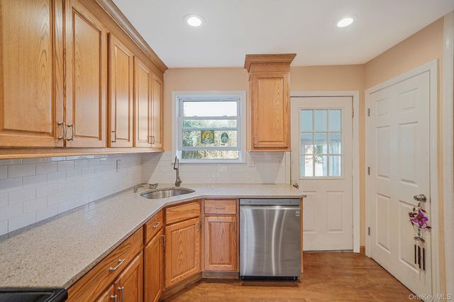 35 Betsy Drive, West Sayville, NY 11796