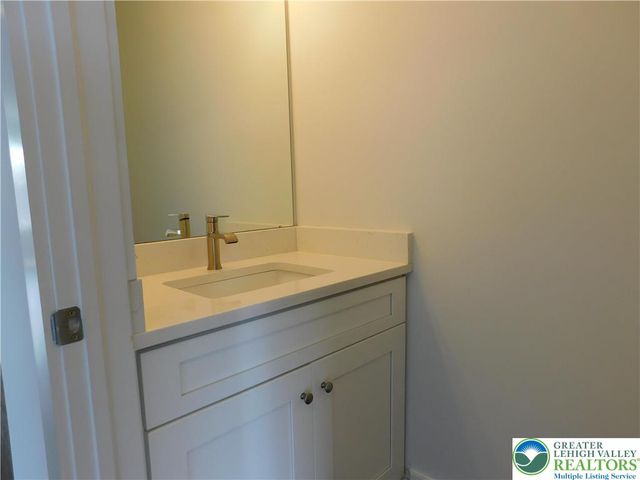 1674 Best Place, Bethlehem City, PA 18017