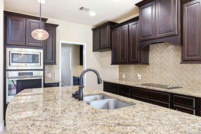 632 Sydney, New Braunfels, TX 78132