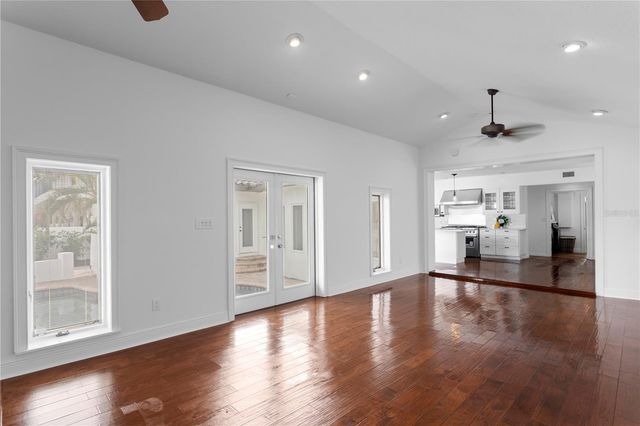 2610 S DUNDEE STREET, Tampa, FL 33629