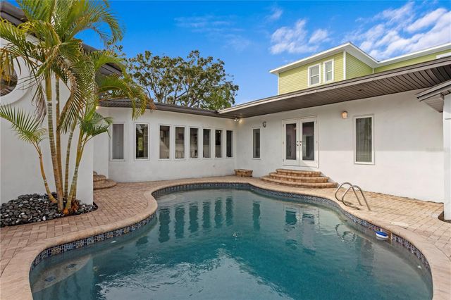 2610 S DUNDEE STREET, Tampa, FL 33629