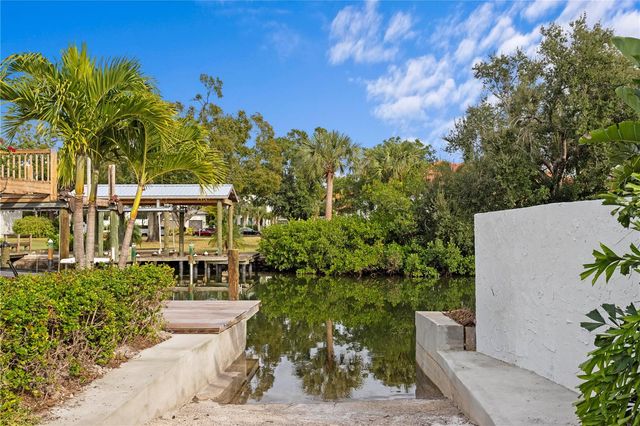 2610 S DUNDEE STREET, Tampa, FL 33629