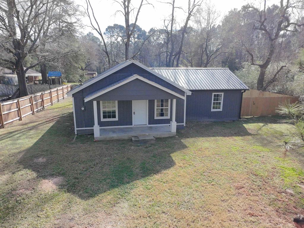 650 Hunter Rd, Carthage, TX 75633