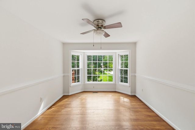 12207 KNIGHTSBRIDGE DR, Woodbridge, VA 22192