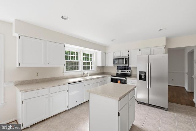 12207 KNIGHTSBRIDGE DR, Woodbridge, VA 22192