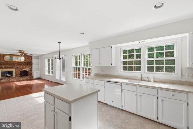 12207 KNIGHTSBRIDGE DR, Woodbridge, VA 22192