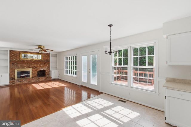 12207 KNIGHTSBRIDGE DR, Woodbridge, VA 22192