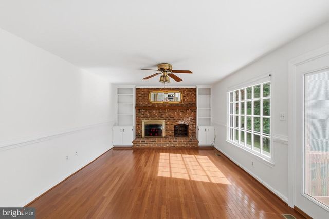 12207 KNIGHTSBRIDGE DR, Woodbridge, VA 22192