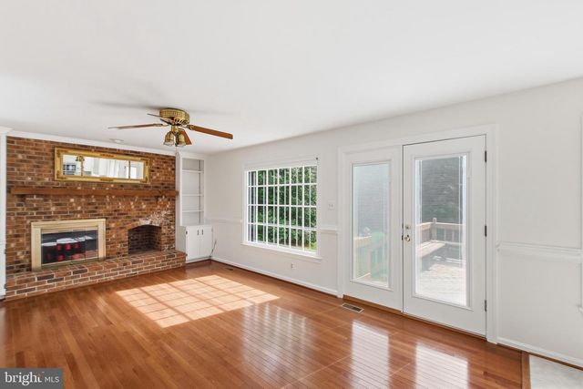 12207 KNIGHTSBRIDGE DR, Woodbridge, VA 22192