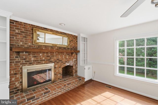 12207 KNIGHTSBRIDGE DR, Woodbridge, VA 22192