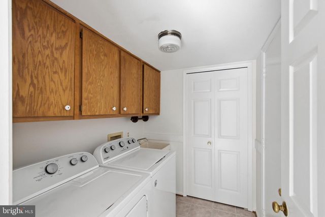 12207 KNIGHTSBRIDGE DR, Woodbridge, VA 22192
