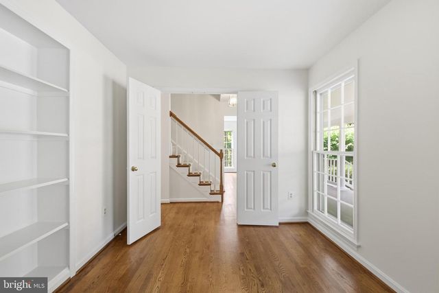 12207 KNIGHTSBRIDGE DR, Woodbridge, VA 22192