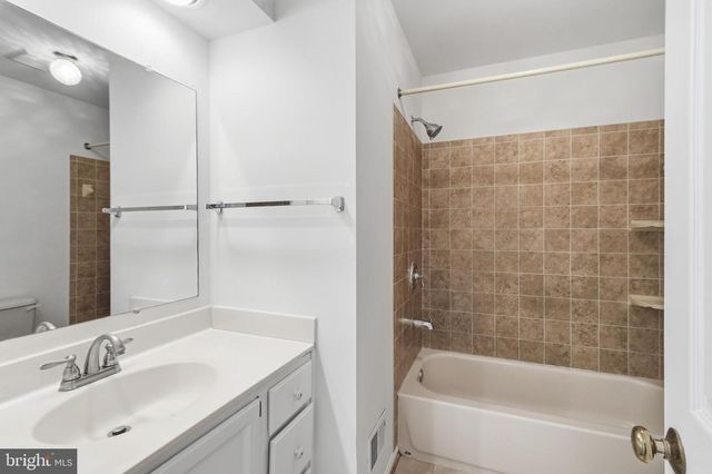 12207 KNIGHTSBRIDGE DR, Woodbridge, VA 22192