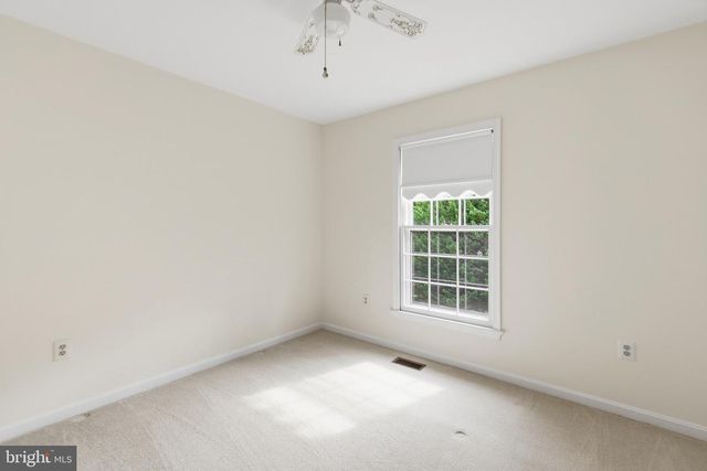 12207 KNIGHTSBRIDGE DR, Woodbridge, VA 22192
