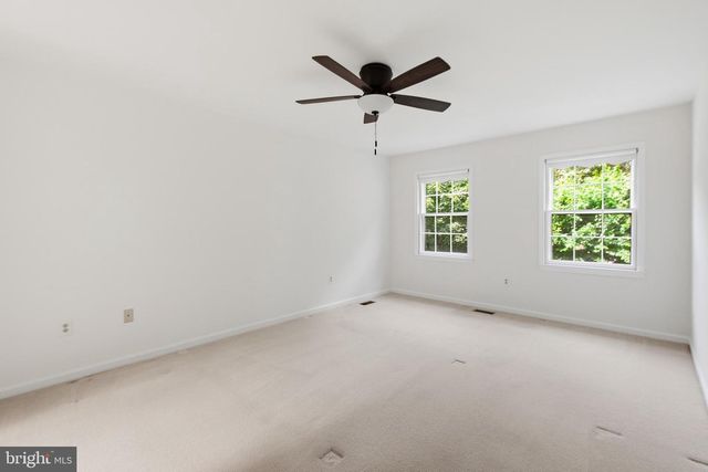 12207 KNIGHTSBRIDGE DR, Woodbridge, VA 22192