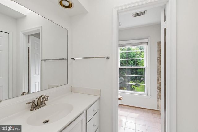 12207 KNIGHTSBRIDGE DR, Woodbridge, VA 22192