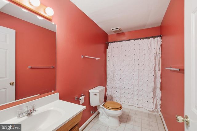 12207 KNIGHTSBRIDGE DR, Woodbridge, VA 22192