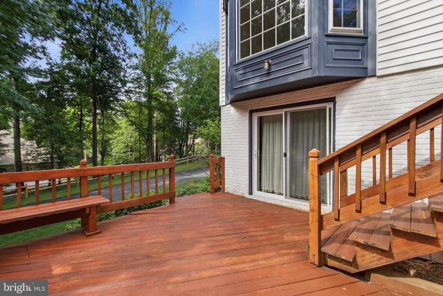 12207 KNIGHTSBRIDGE DR, Woodbridge, VA 22192
